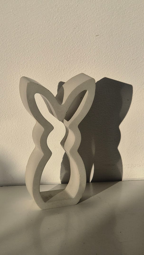 Minimalistyczna figurka w kształcie zająca Wielkanoc - obrazek 2