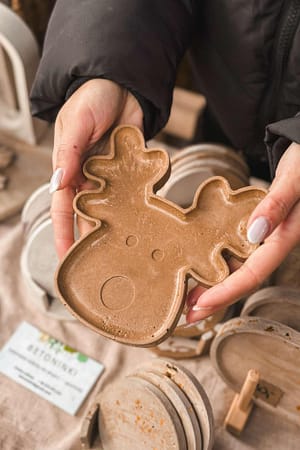 Patera, tacka z reniferem z betonu dekoracyjnego