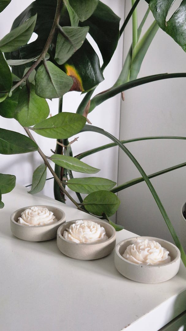 Betonowa osłonka z sojową świeczką piwonia - podziękowania dla gości - obrazek 4