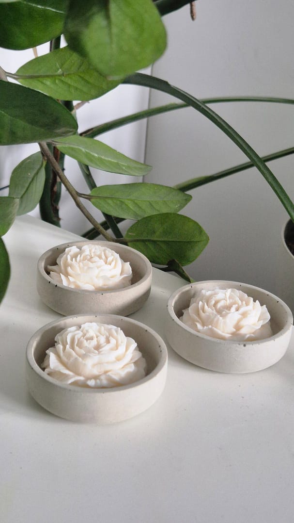 Betonowa osłonka z sojową świeczką piwonia - podziękowania dla gości - obrazek 2