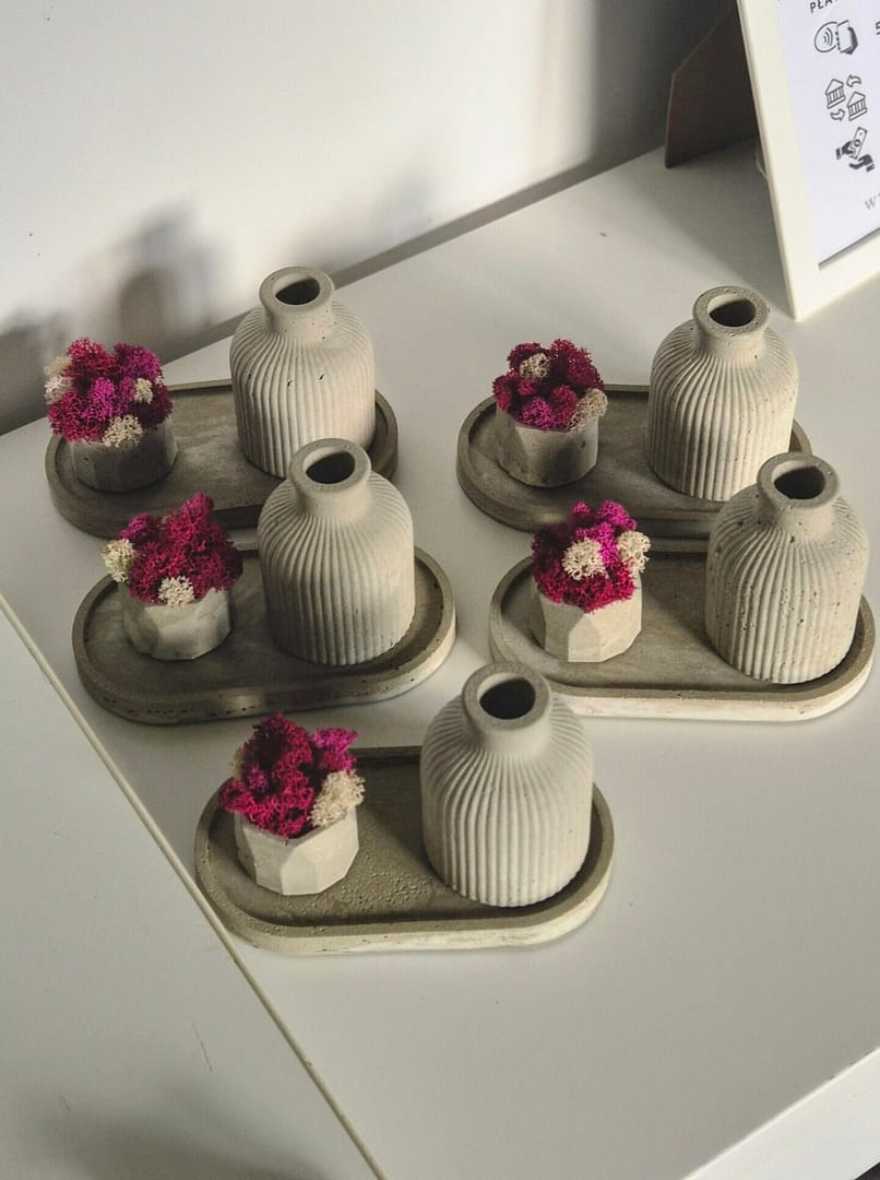 Prezentowy zestaw: Podstawka z wazonem i małą doniczką z chrobotkiem - obrazek 5