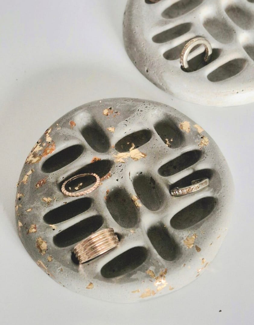 BETOnela- patera z betonu na pierścionki i kolczyki